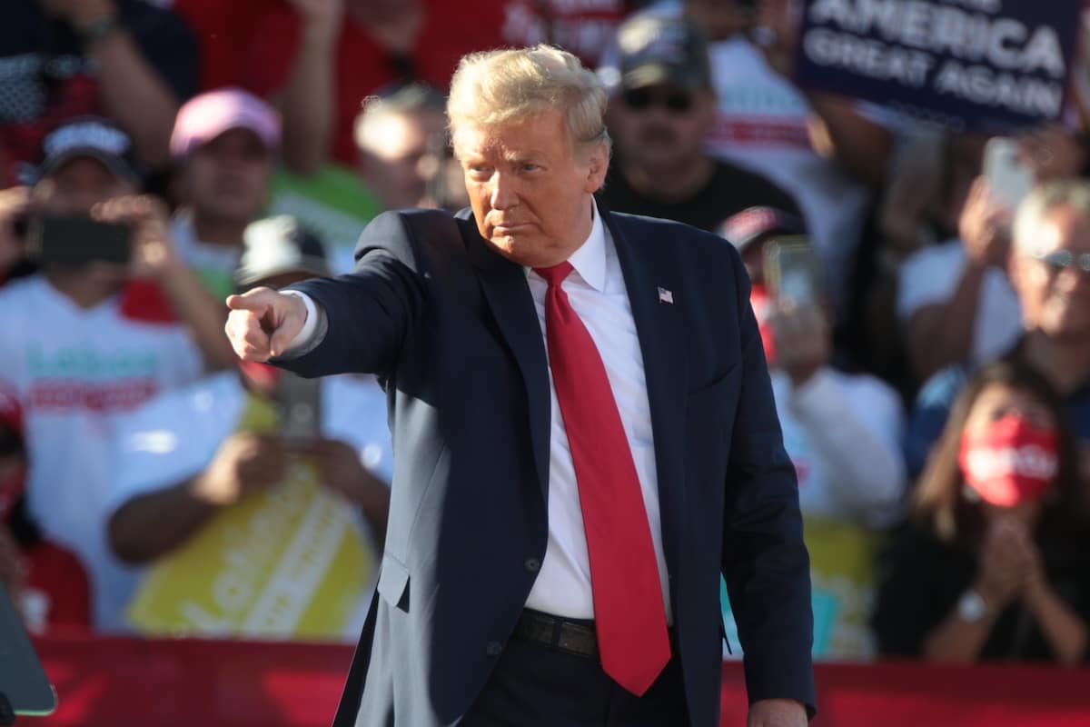 Donald Trump menace les BRICS : la domination du dollar en jeu