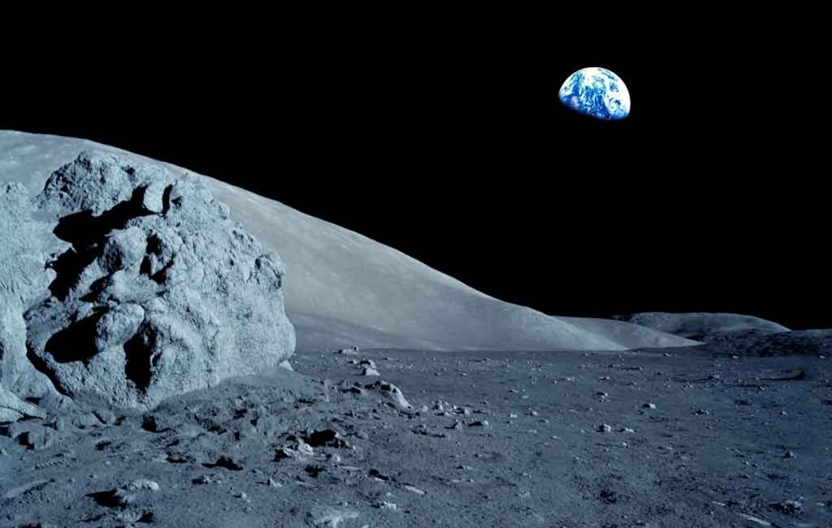 Poutine veut une centrale nucléaire russe sur la Lune