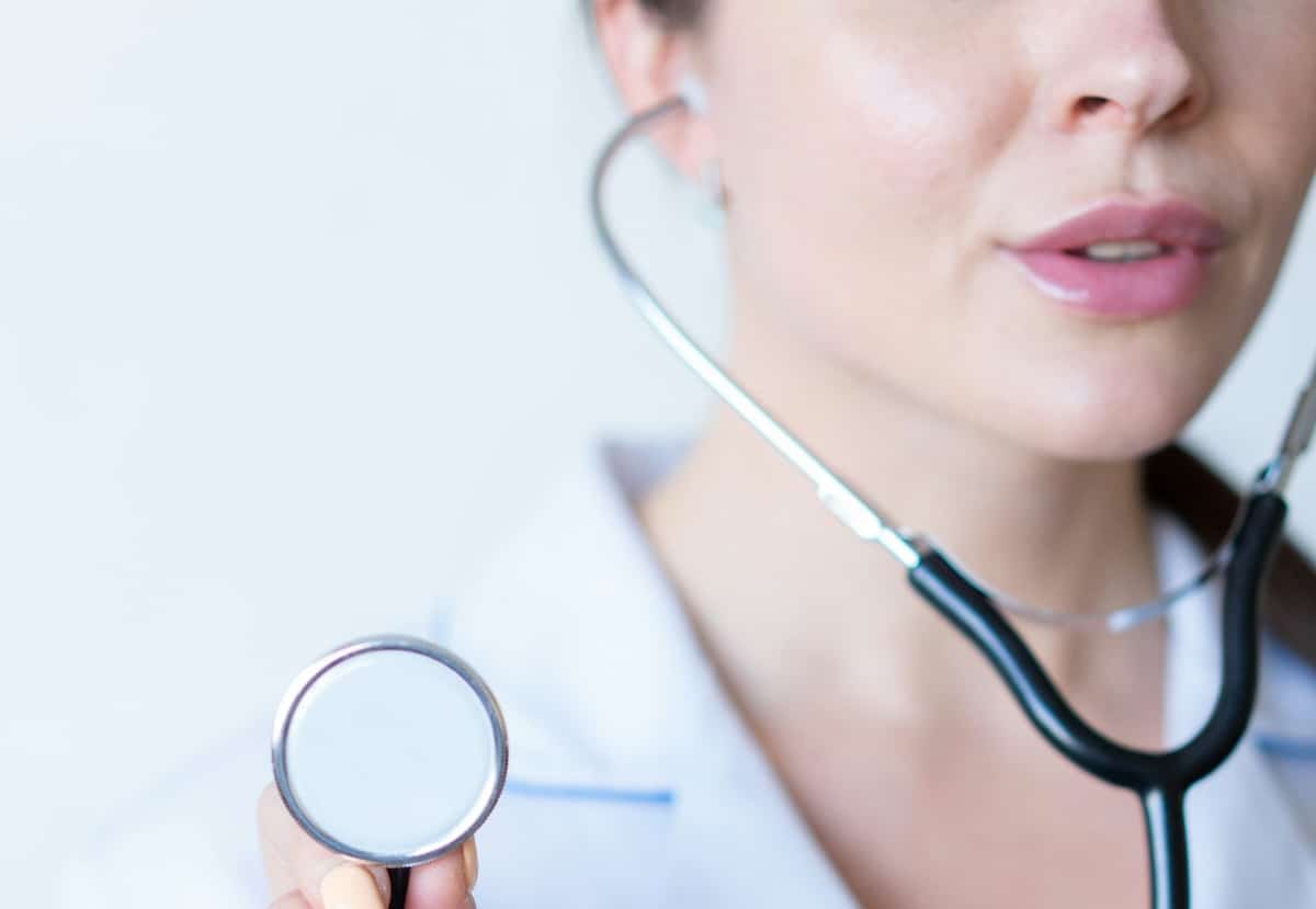 Rendez-vous chez un dermatologue : mission (presque) impossible