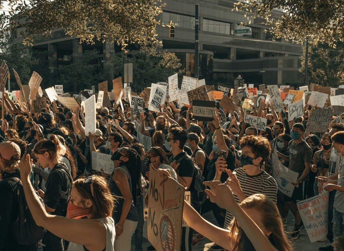 La démocratie mondiale traverse sa plus grave crise depuis 1975