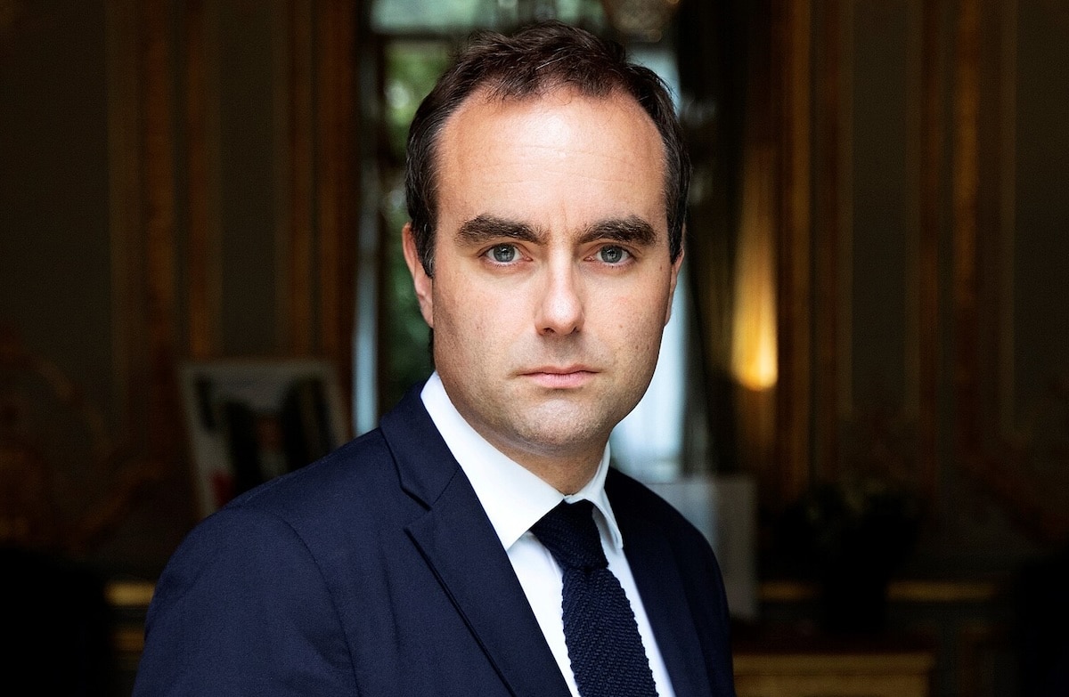 Lecornu bénéficiera d&rsquo;une voiture de fonction avec chauffeur jusqu&rsquo;en 2035