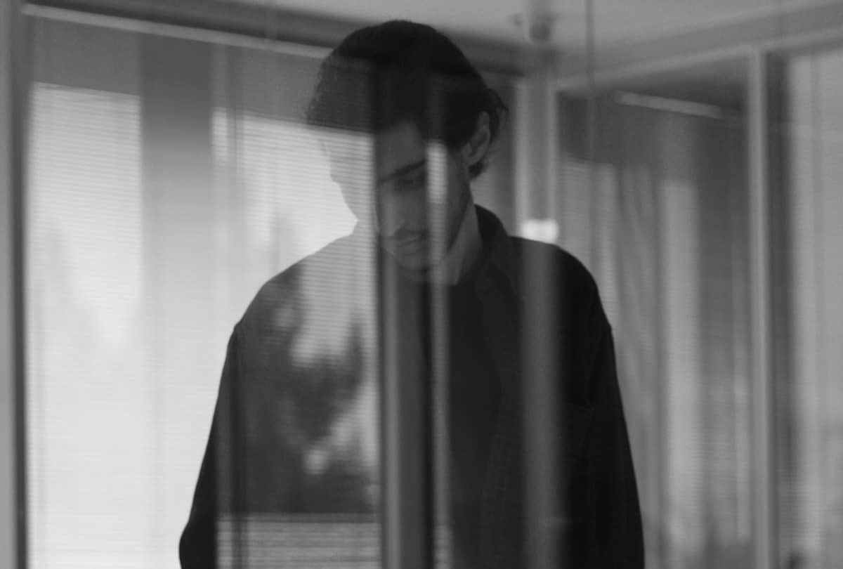 Benoit, professeur de français à Paris, obligé de vivre en colocation par manque d’argent